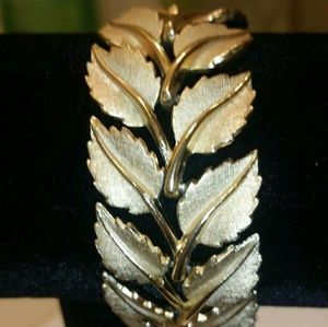 Vintage Trifari Gold Leaves  Bracelet